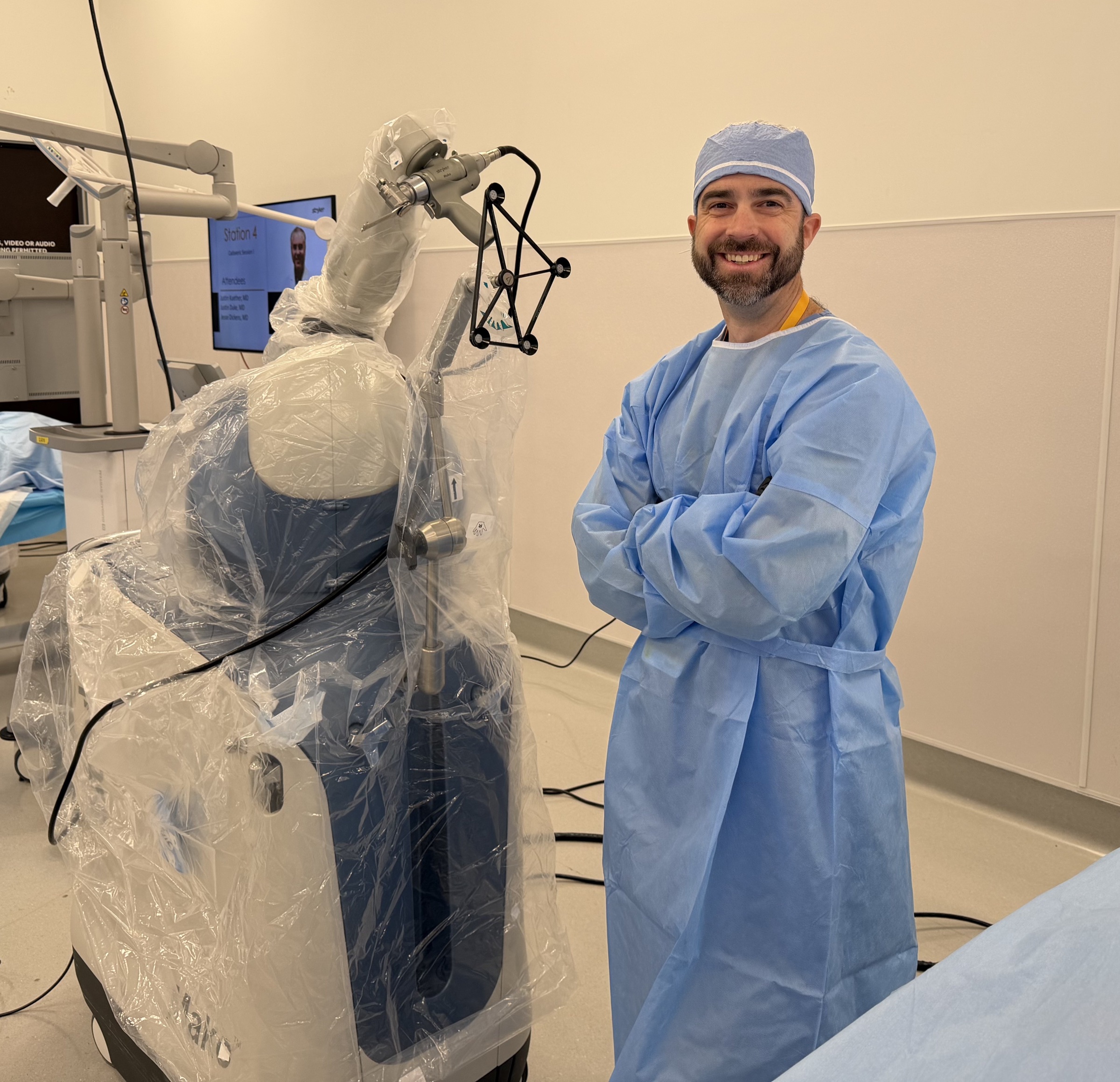 Dr. Barnes with the surgeon-controlled Mako robotic system in the operating room